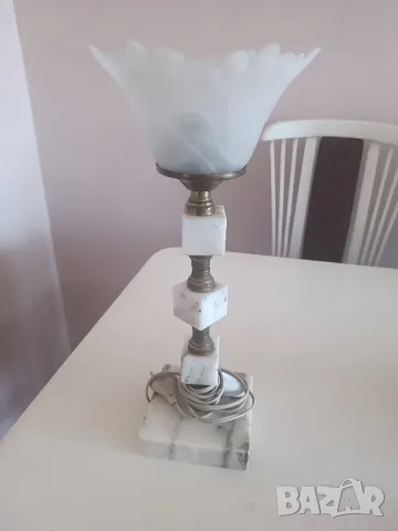 Мраморна нощна лампа, снимка 3 - Настолни лампи - 50045437