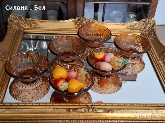 Винтидж комплект от 6 купички- пресовано стъкло , снимка 5 - Чинии - 52018849