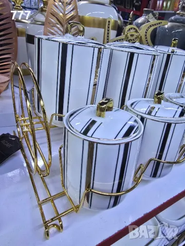 бурканчета на стойка , снимка 2 - Аксесоари за кухня - 48320865