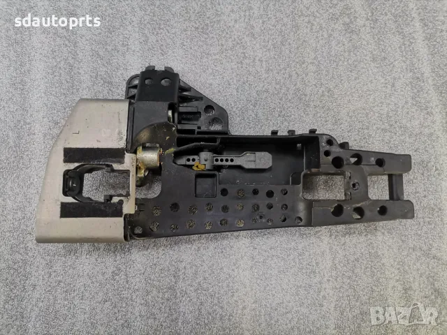 Оригинал Предна Лява Основа за Дръжка Audi A6 A7 A8 4H1837885