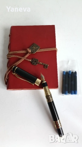 Стилен комплект тефтер , писалка и пълнители .