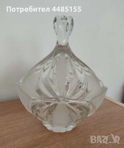 Кристална бонбониера с капак