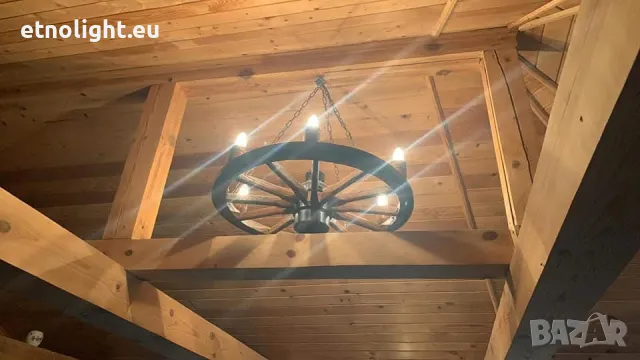 Полилеи, осветление от автентични реставрирани колела от каруца с дървени чашки , снимка 14 - Полилеи - 49455496