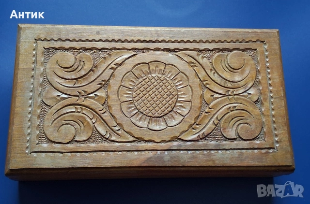 Красива Стара Дървена Кутия с Дърворезба от Соца / 1978 год., снимка 3 - Други ценни предмети - 53412544