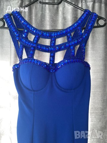 Официална къса рокля.