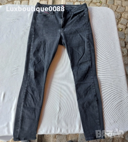 Използвани в отлично състояние дамски дънки Tommy Jeans 31/28