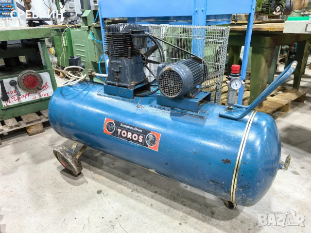 Компресор 300 лт 3 кв три и дебит 550 литра 