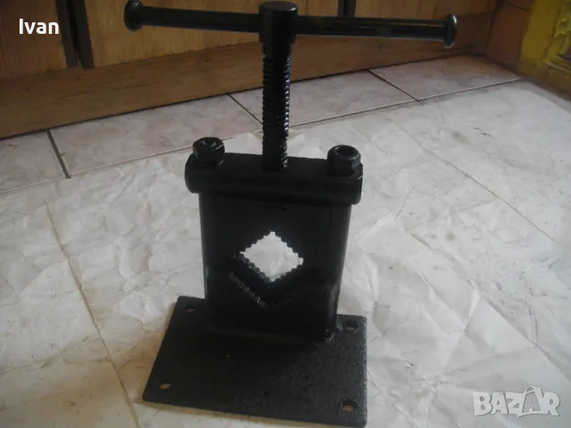 Българско СОЦ НРБ ТРЪБНО МЕНГЕМЕ до 2 цола Със стойка Масивно 6,2кг ОТЛИЧНО състояние Захват 75мм, снимка 4 - Менгемета - 47365187