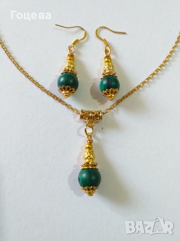 Разкошен комплект бижута с красивите камъни Малахит и богати орнаменти в цвят злато 