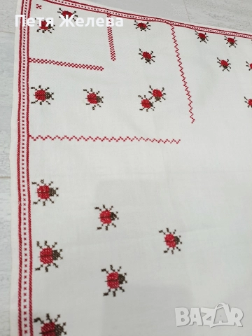 Бродирано каре,, Калинки" -71/72см, снимка 3 - Декорация за дома - 52621405