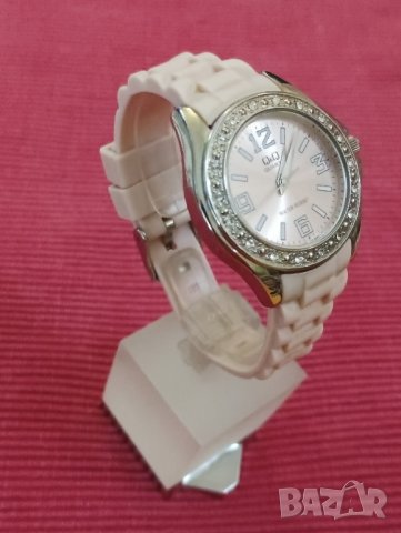 Дамски часовник Q&Q. , снимка 2 - Дамски - 43702335