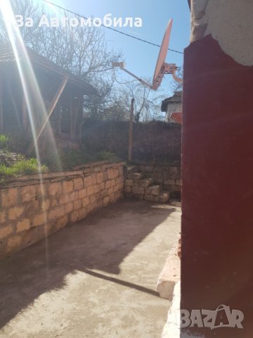 Двуетажна къща с двор и гараж с.Три Кладенци, снимка 5 - Къщи - 32238028
