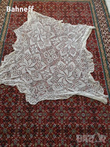 Покривки и пуловер ръчно плетиво, снимка 2 - Декорация за дома - 43327965