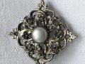 Прекрасна брошка с перла, снимка 3