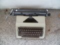 Пишеща машина , снимка 1 - Антикварни и старинни предмети - 43853588