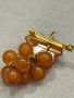 Съветска рядка брошка от кехлибар с позлата Грозд , снимка 5
