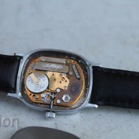 Руски часовник "Чайка Кварц'', снимка 4 - Антикварни и старинни предмети - 38063285