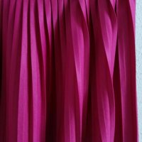Красива плисирана пола в наситено розов цвят, снимка 1 - Поли - 32911514