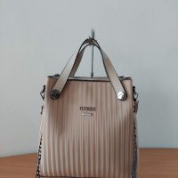 Луксозна чанта Guess код SG221, снимка 1 - Чанти - 36610242