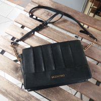 VALENTINO естествена кожа чанта през рамо( от 400 до 1 400 $ в интернет сайтове), снимка 3 - Чанти - 33027258
