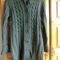 Дълга кафява жилетка плетиво, снимка 2 - Детски пуловери и жилетки - 36442177