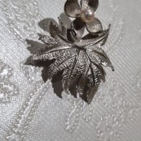 Сребърна брошка с перла от Mikimoto (Япония), снимка 3 - Колиета, медальони, синджири - 43256186