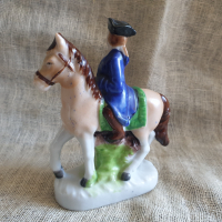 Порцеланова фигурка на благородник на кон, снимка 2 - Антикварни и старинни предмети - 44911574