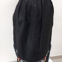 Стара бродирана черна престилка(16.3), снимка 1 - Антикварни и старинни предмети - 43557706