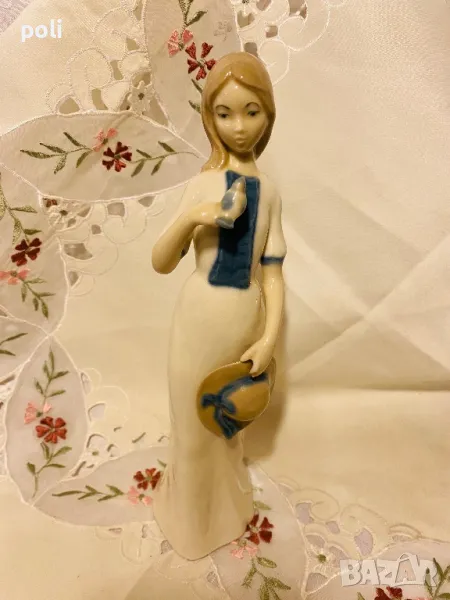 порцеланова статуетка , снимка 1
