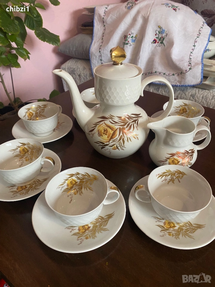 ⚜️Прекрасен немски порцеланов сервиз с много позлата и релеф от бивша ГДР!, снимка 1