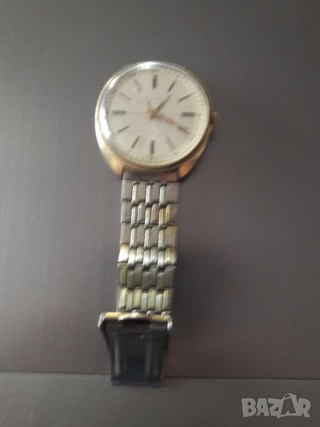 Руски  ръчен часовник Чайка и немски будилник, снимка 1