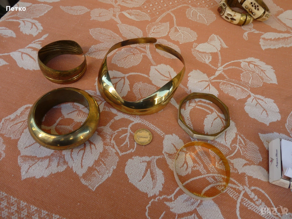 Стари бронзови  гривни, снимка 1