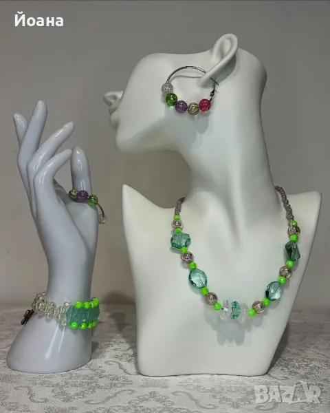 Зелен комплект бижута от мъниста - гривна, гердан, обеци. Ръчна изработка . Идея за подарък. , снимка 1