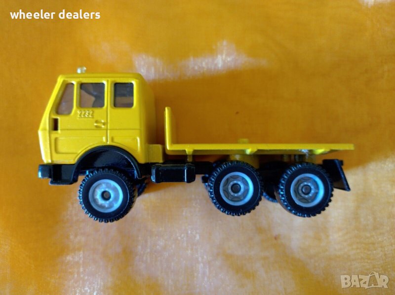 Метална количка Siku - 4210 Mercedes-Benz влекач в мащаб 1:55, снимка 1