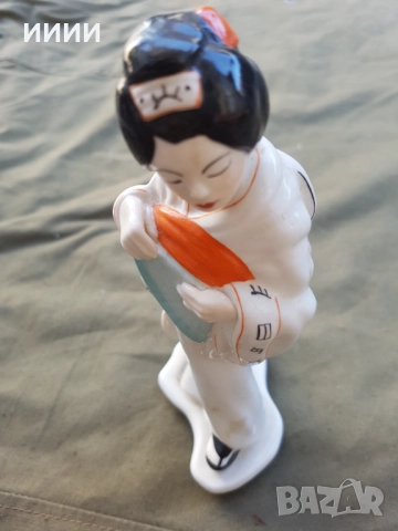 Порцеланова статуетка фигурка японка