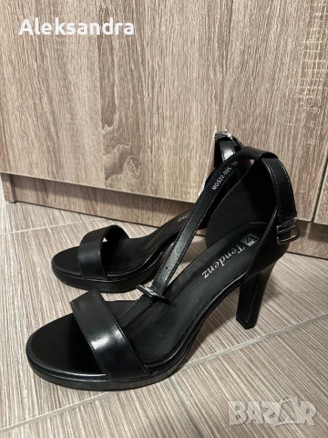 Черни сандали
