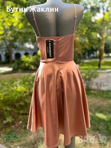 Дамска сатенена рокля с коланче и цип на гърба , снимка 3 - Рокли - 53436595