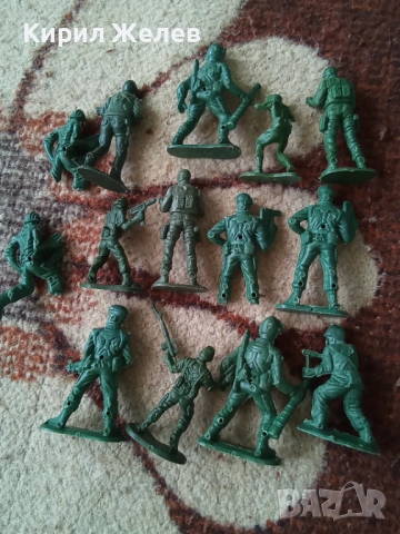 Войници пластмасови 12 броя 25246, снимка 5 - Колекции - 52107017