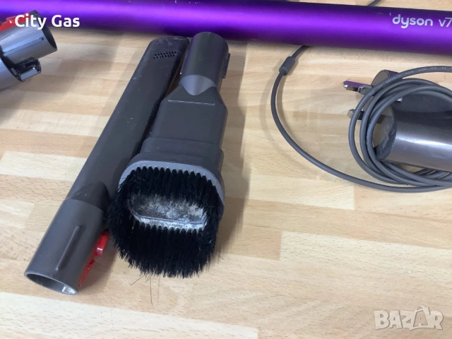 Вертикална прахосмукачка Dyson V7 animal, снимка 13 - Прахосмукачки - 53423179