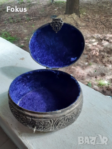 Страхотна метална кутия за бижута с емайл, снимка 4 - Антикварни и старинни предмети - 53477967