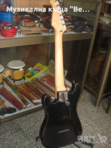 Електрическа детска китара Harley Benton с кожен калъф, снимка 10 - Китари - 52443736