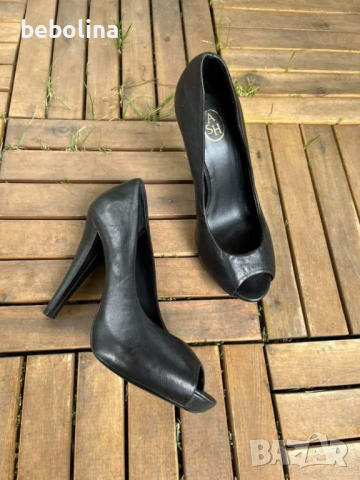 Обувки, снимка 1 - Дамски обувки на ток - 44919077