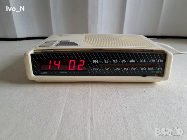Радио часовник Philips AJ 3180.