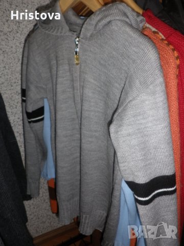 Вълнена жилетка с цип и качулка