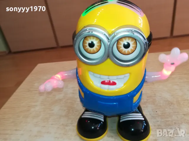 Танцуваща играчка-миньон на батерии-СВЕТИ СВИРИ ТАНЦУВА 1512241216, снимка 7 - Колекции - 48353423