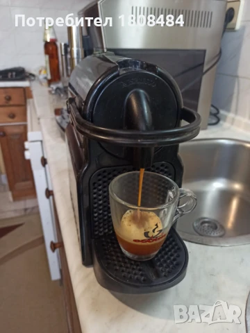 Кафе машина Делонги за капсули Неспресо, работи добре и прави супер кафе с каймак  