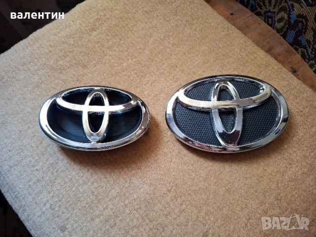 Емблема за тойота два размера почти нови 14см на 9.5см и 12см на 8см.