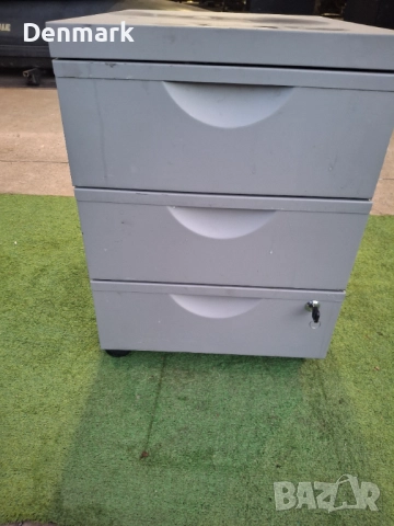 Метално шкафче за инструменти