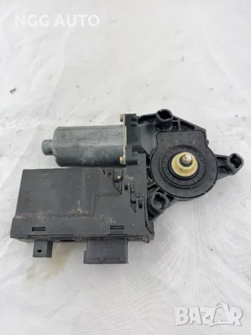 Моторче предно дясно стъкло, електромотор за стъклоповдигач, Bosch за Peugeot 307, 0 130 821 766