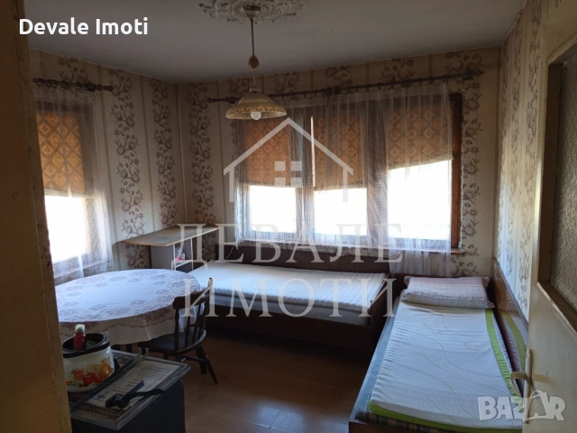 Продава се масивна двуетажна къща в центъра, снимка 13 - Къщи - 51532688